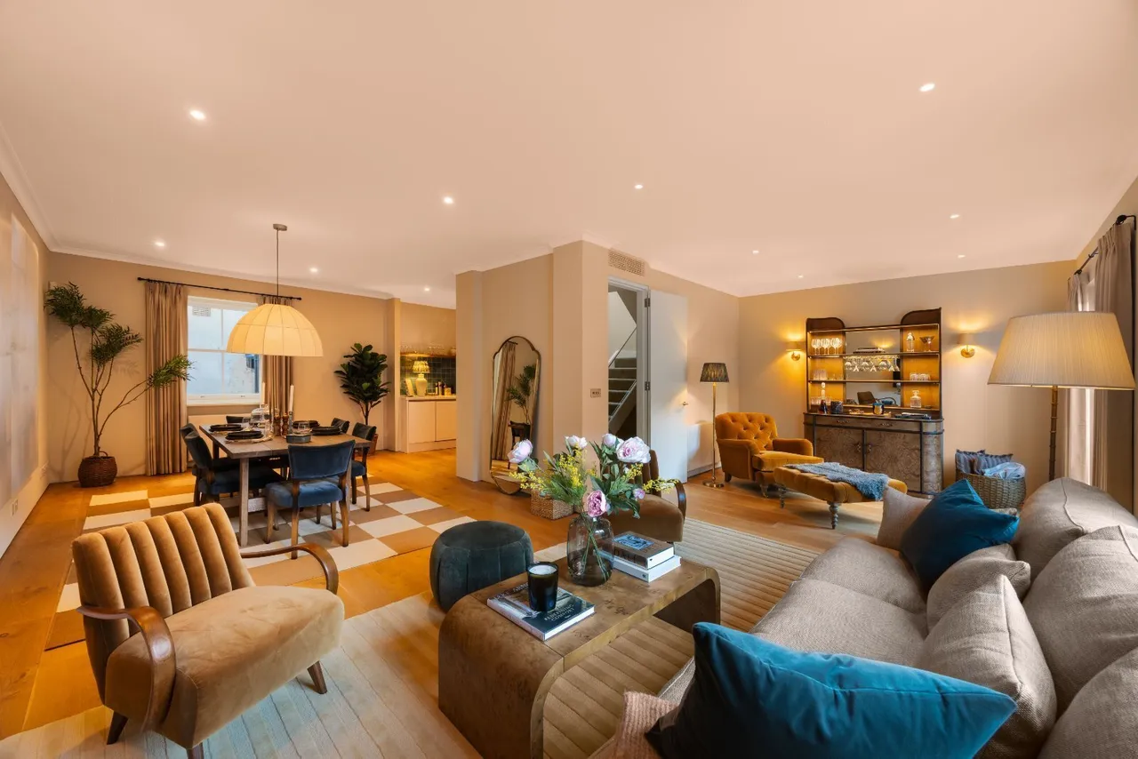 3 bed house to rent, Lancaster Mews, London, W2