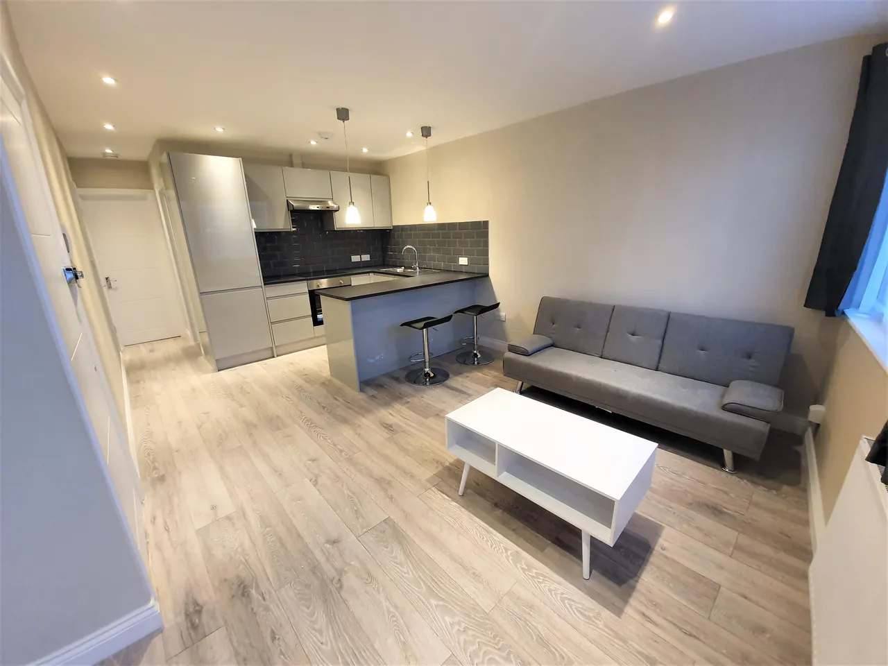High Street North, LU6, photo 2