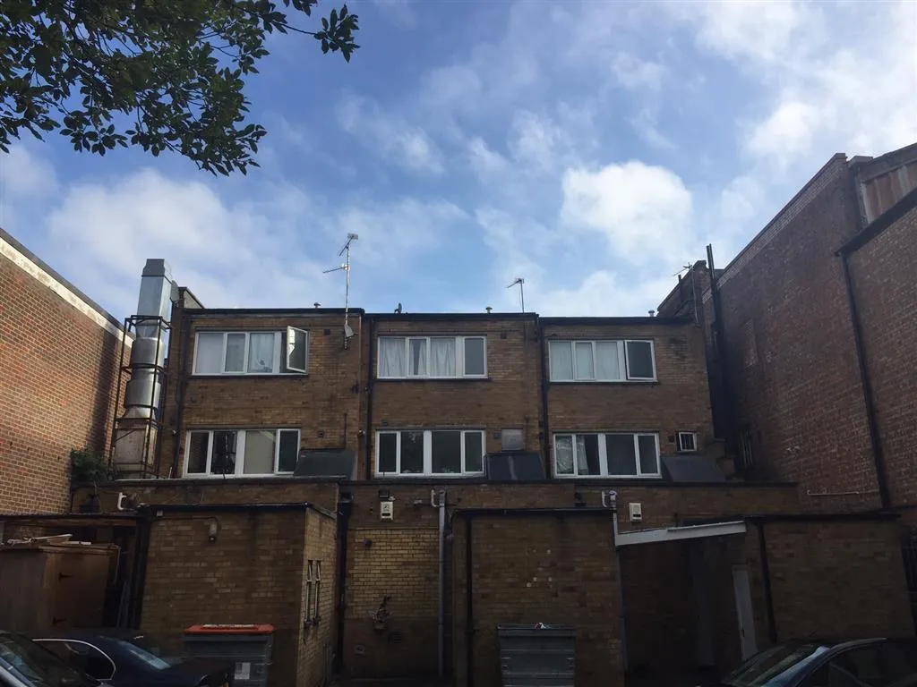 1 bed flat to rent, High Street North, LU6