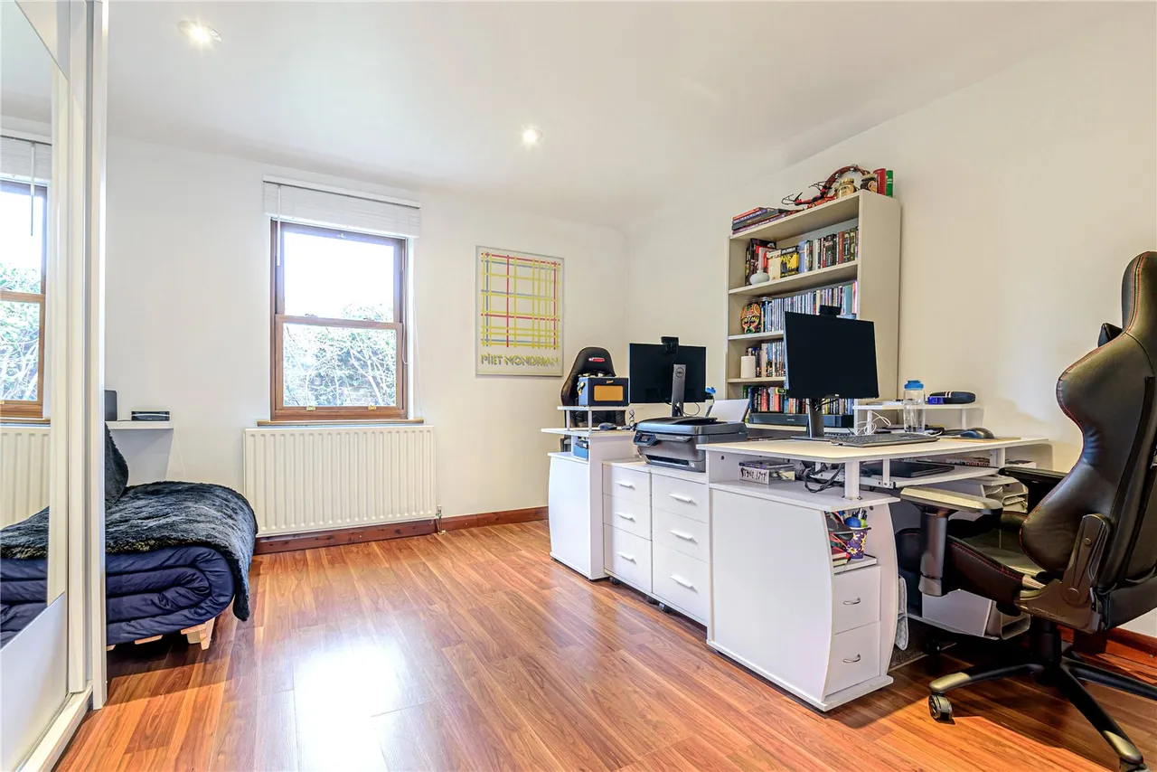 Uxbridge Road,, Hampton, London, TW12 3AD, photo 12