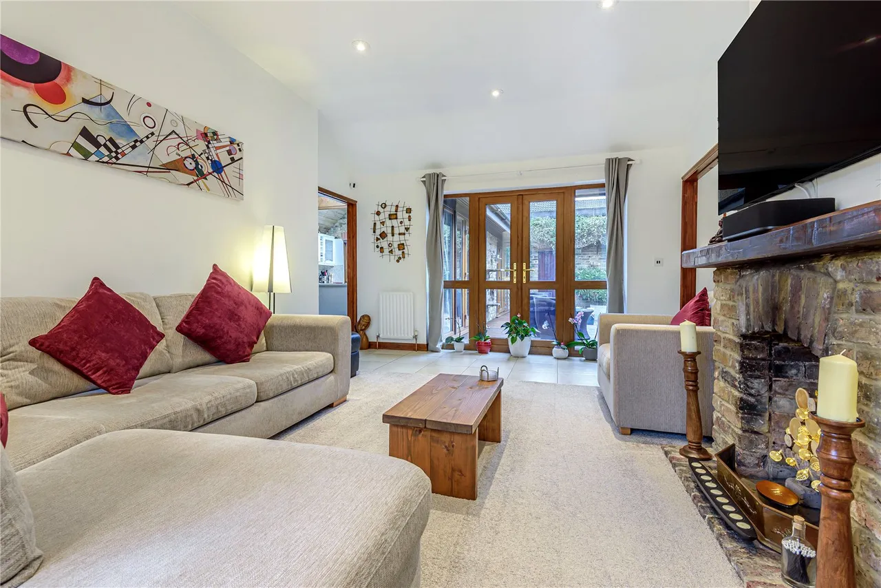 Uxbridge Road,, Hampton, London, TW12 3AD, photo 13