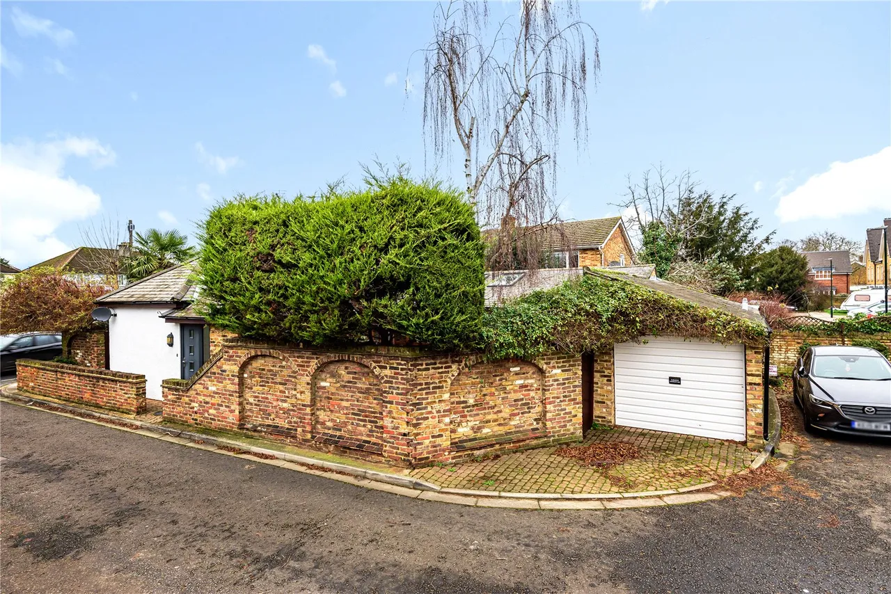 Uxbridge Road,, Hampton, London, TW12 3AD, photo 10