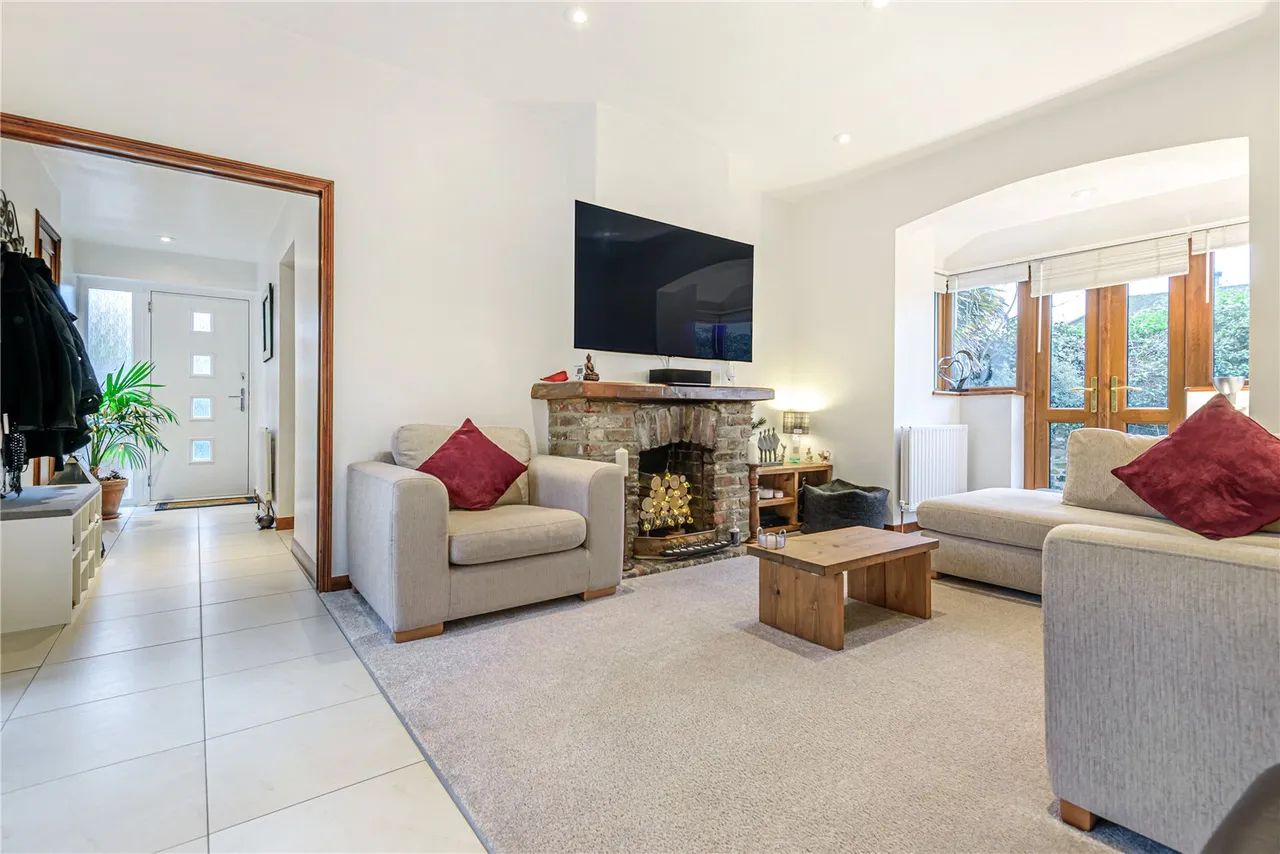 Uxbridge Road,, Hampton, London, TW12 3AD, photo 2