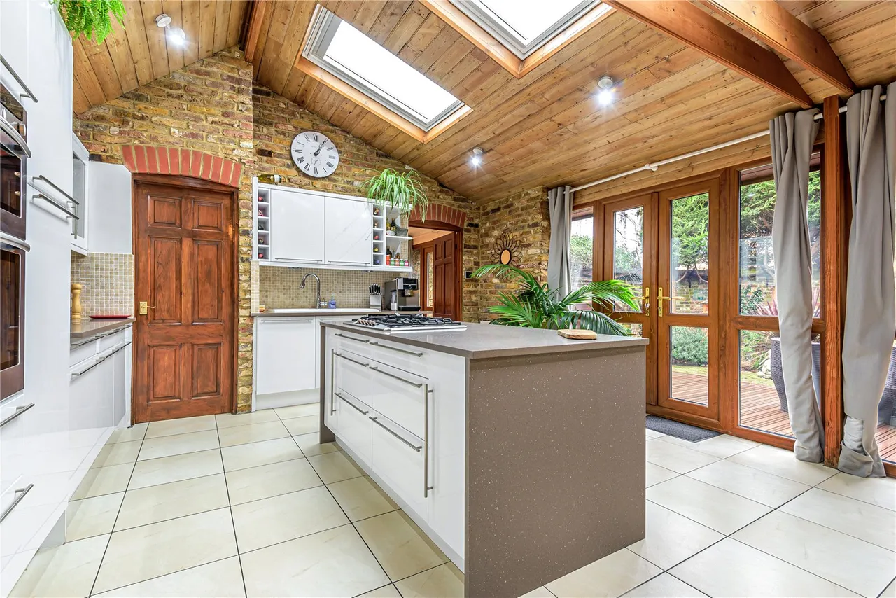 Uxbridge Road,, Hampton, London, TW12 3AD, photo 5