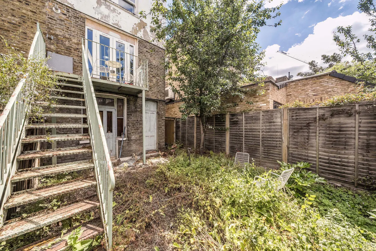 Flat 1, 334 Wandsworth Bridge Road, London, photo 2