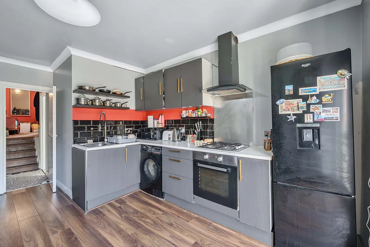 Flat 1, 334 Wandsworth Bridge Road, London, photo 5