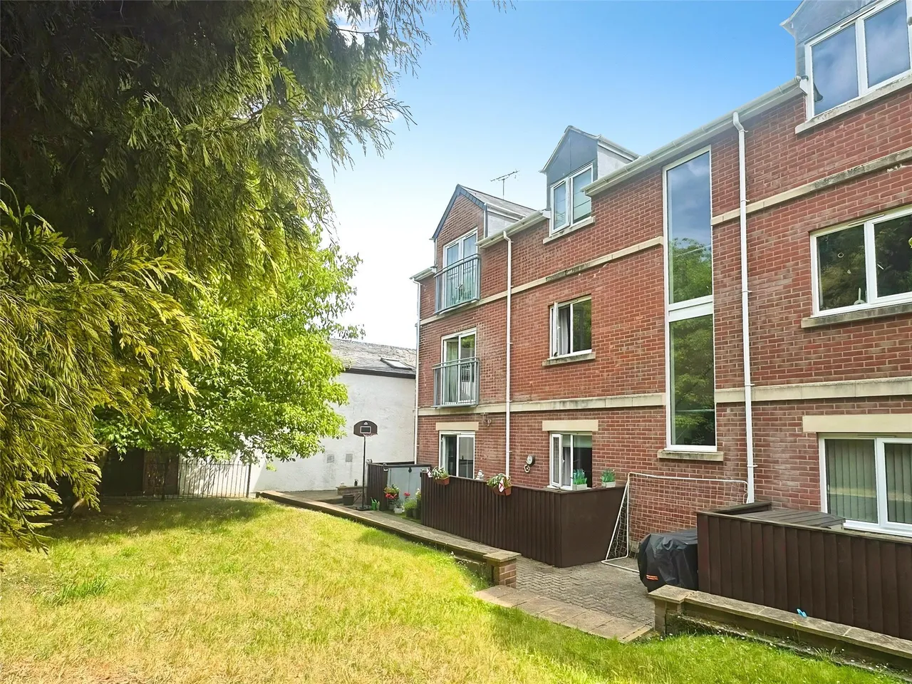 2 bed property for sale — Parliament Square, Parliament Street, Crediton, Devon, EX17