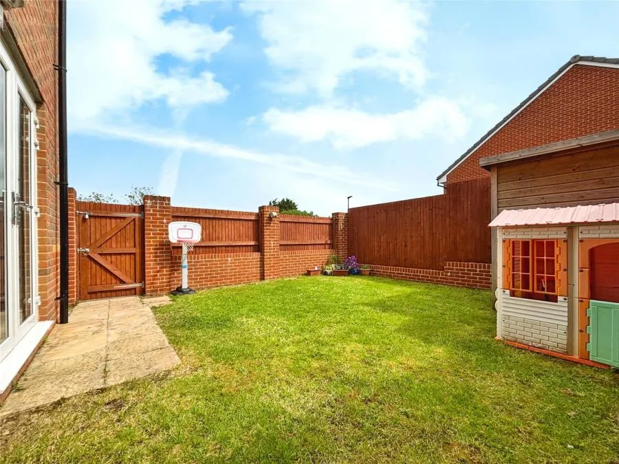 Dormouse Drive, Newport, PO30, photo 4