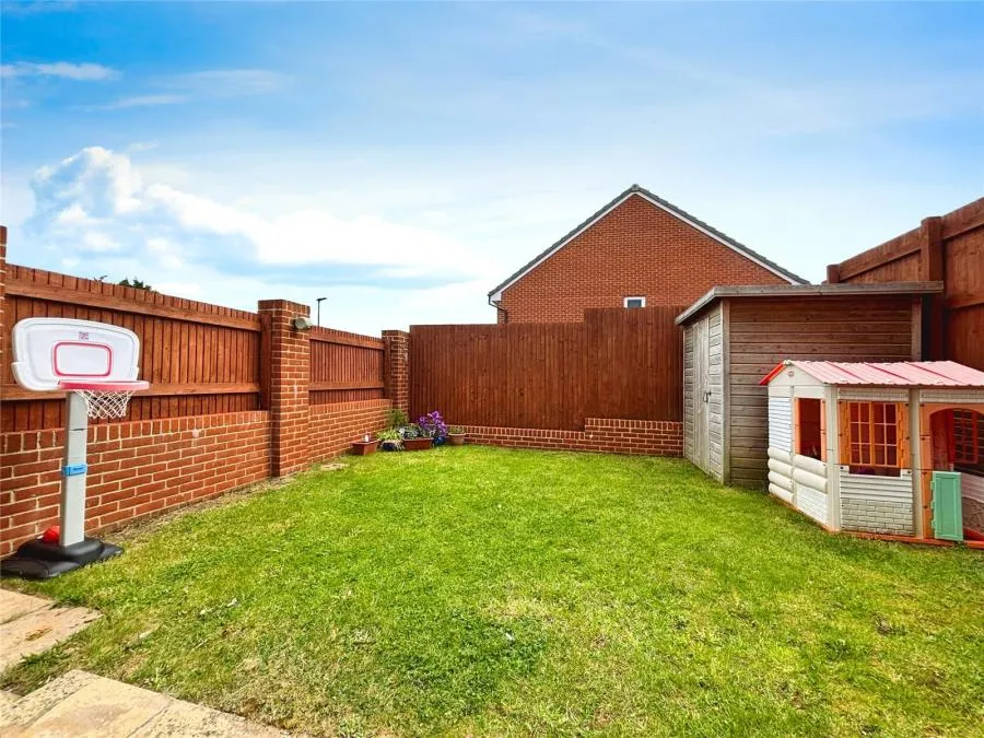 Dormouse Drive, Newport, PO30, photo 13