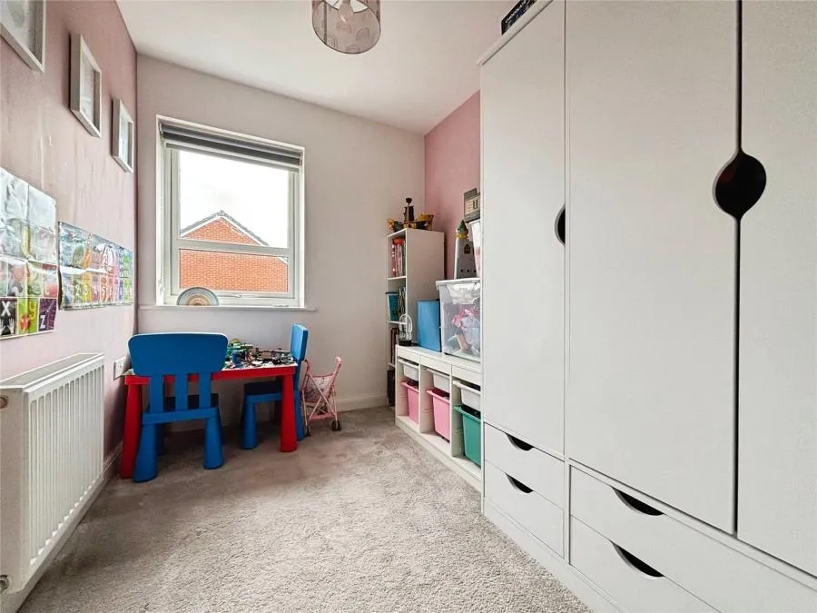 Dormouse Drive, Newport, PO30, photo 8