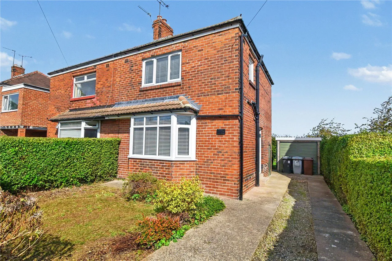 2 bed house for sale, Casson Avenue, East Ardsley, WF3