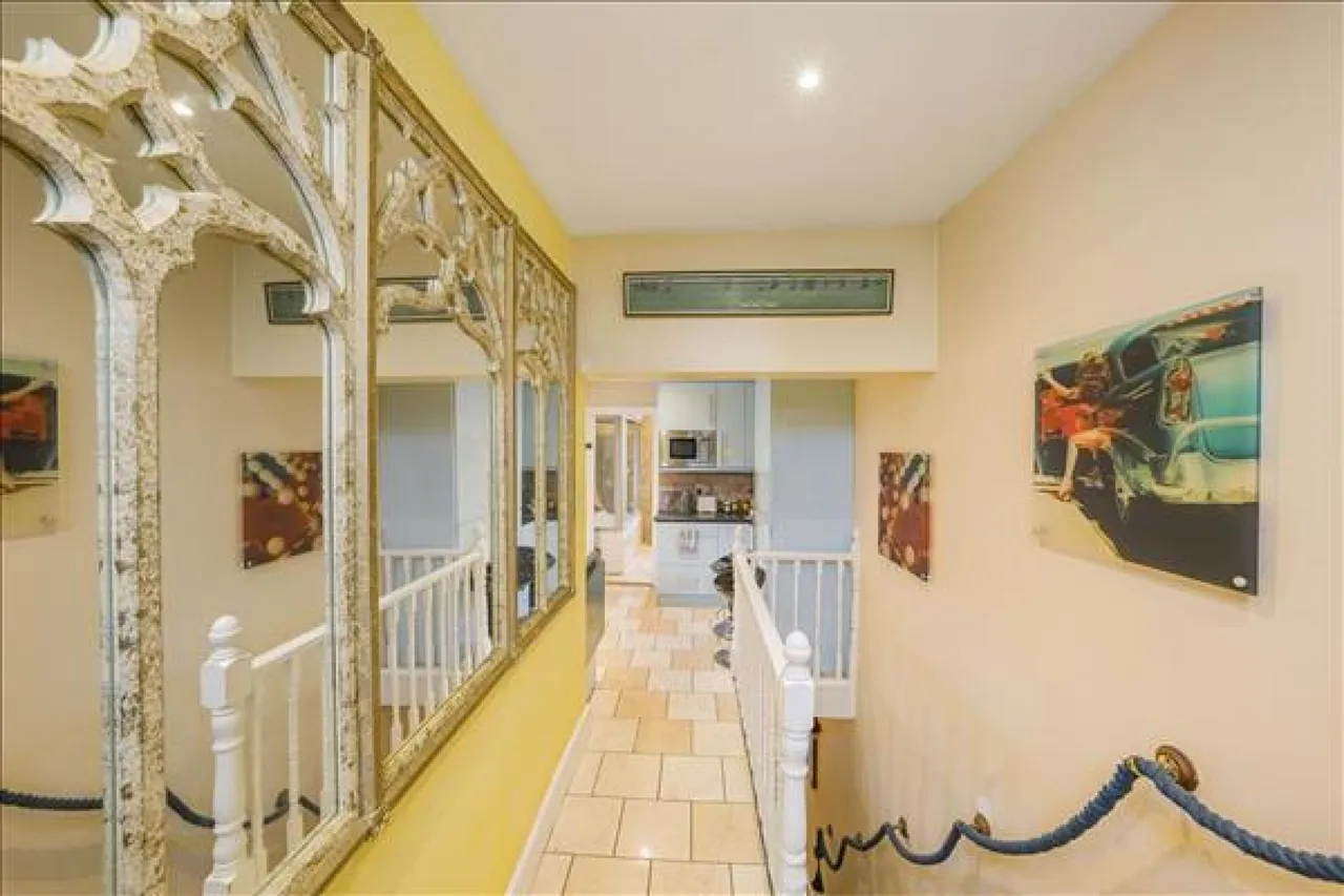Wilfred Owen Close, London, SW19, photo 5