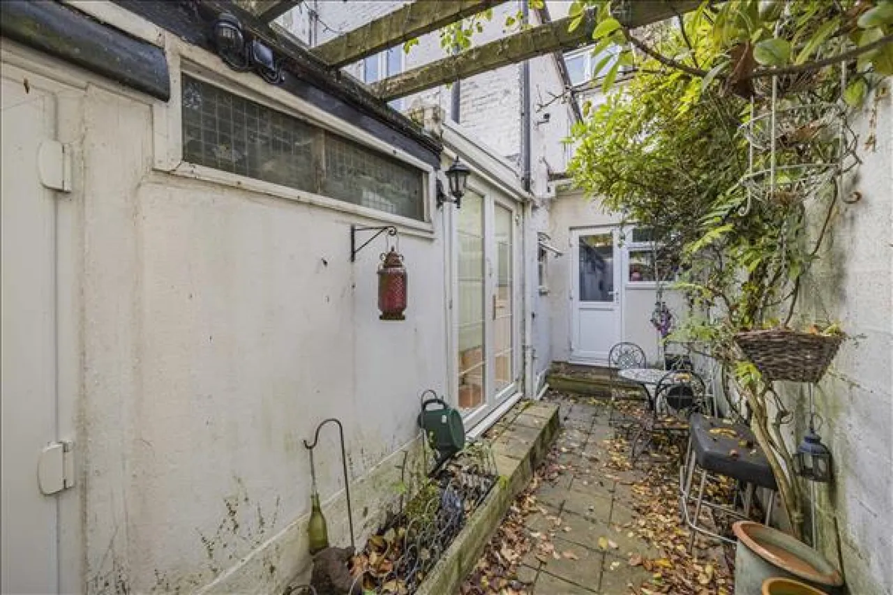 Wilfred Owen Close, London, SW19, photo 10