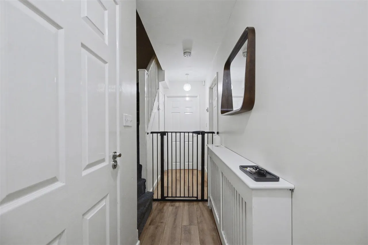 Festival Crescent, Trowell, NG9, photo 5