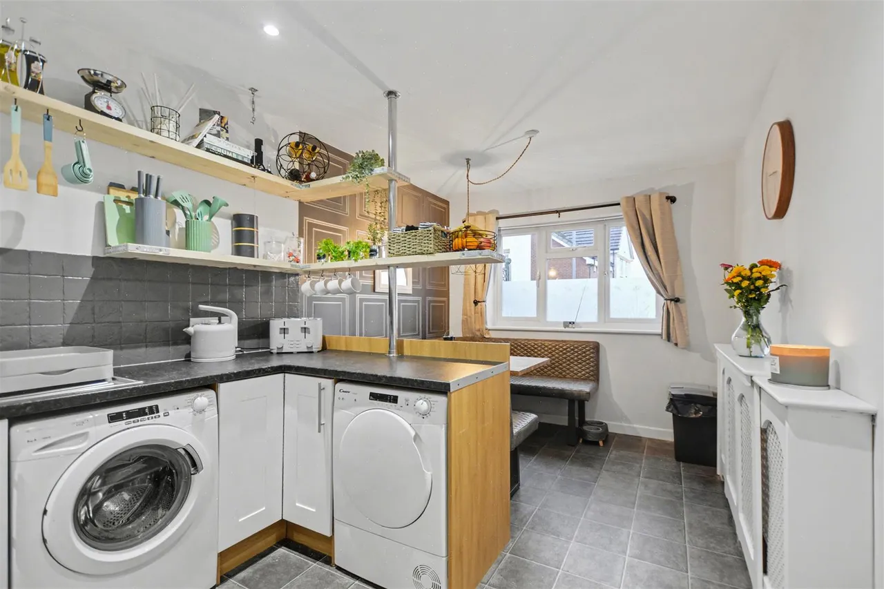 Festival Crescent, Trowell, NG9, photo 7