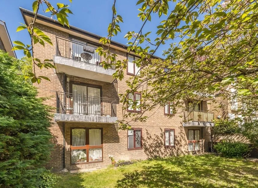 2 bed flat for sale — Condray Place, Battersea, SW11
