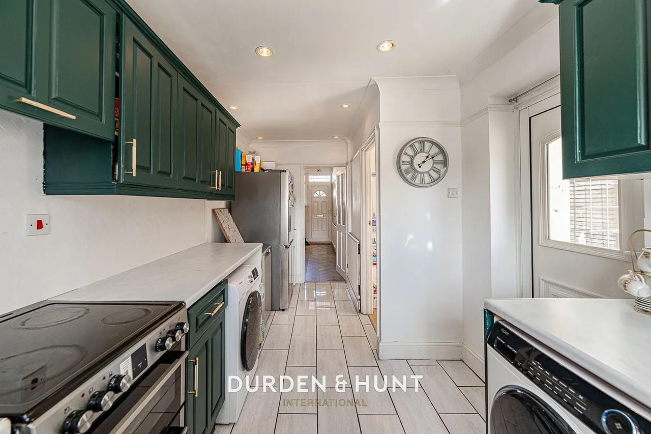 Syracuse Avenue, Rainham, RM13, photo 8