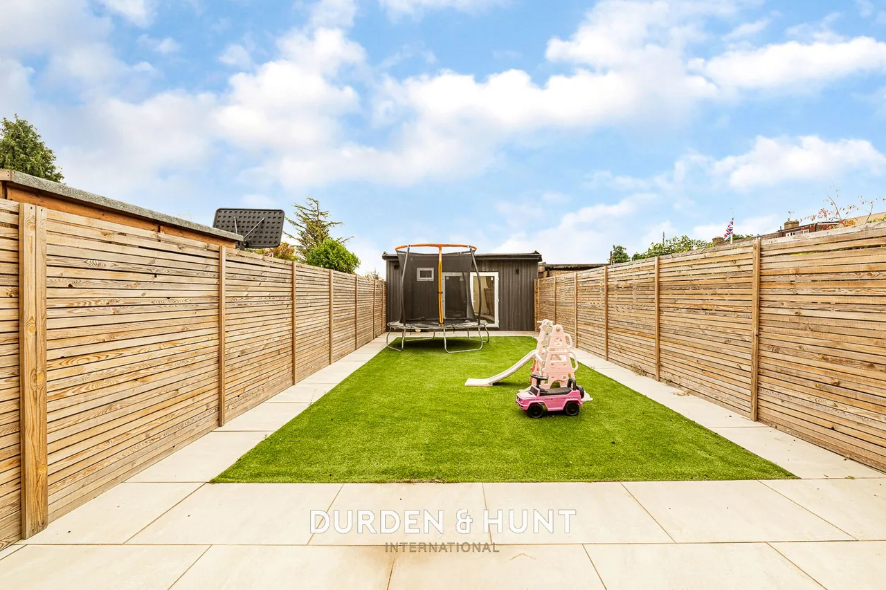 Syracuse Avenue, Rainham, RM13, photo 19