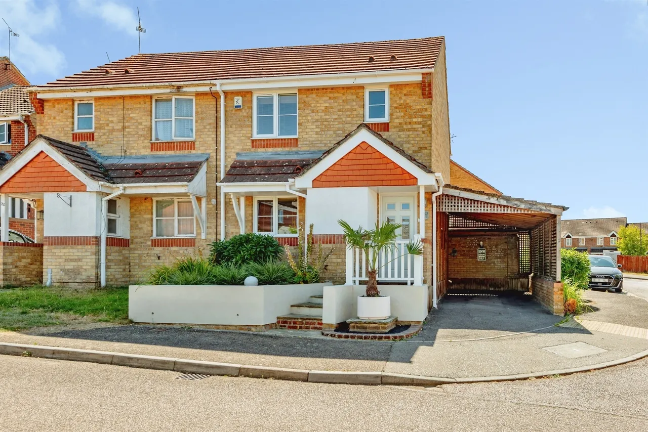 2 bed house for sale, Boleyn Close, Maidenbower, RH10