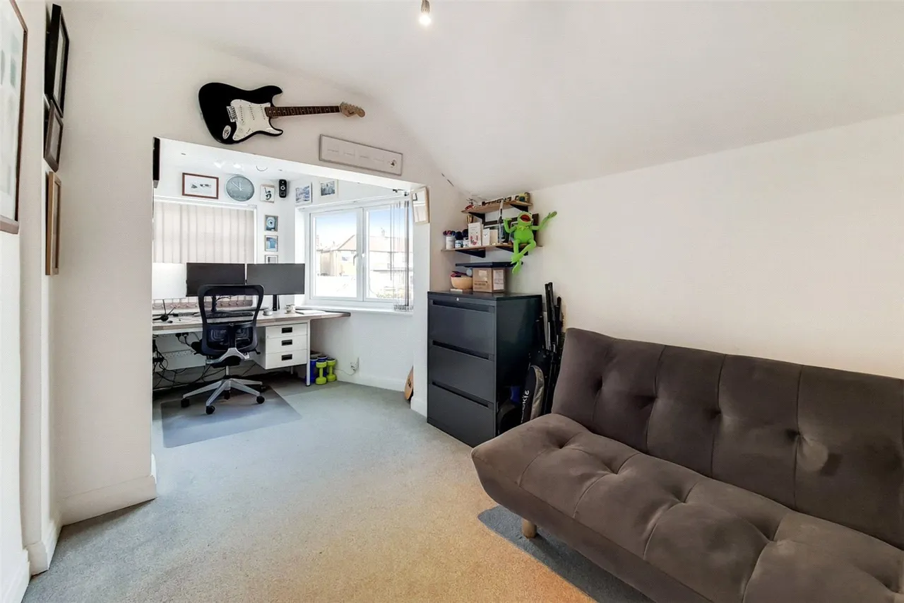 Godfrey Avenue, Twickenham, TW2, photo 10