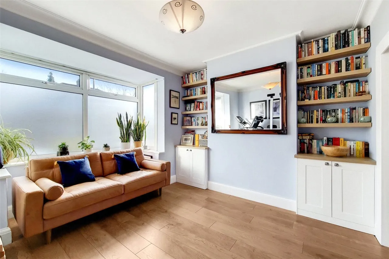 Godfrey Avenue, Twickenham, TW2, photo 3