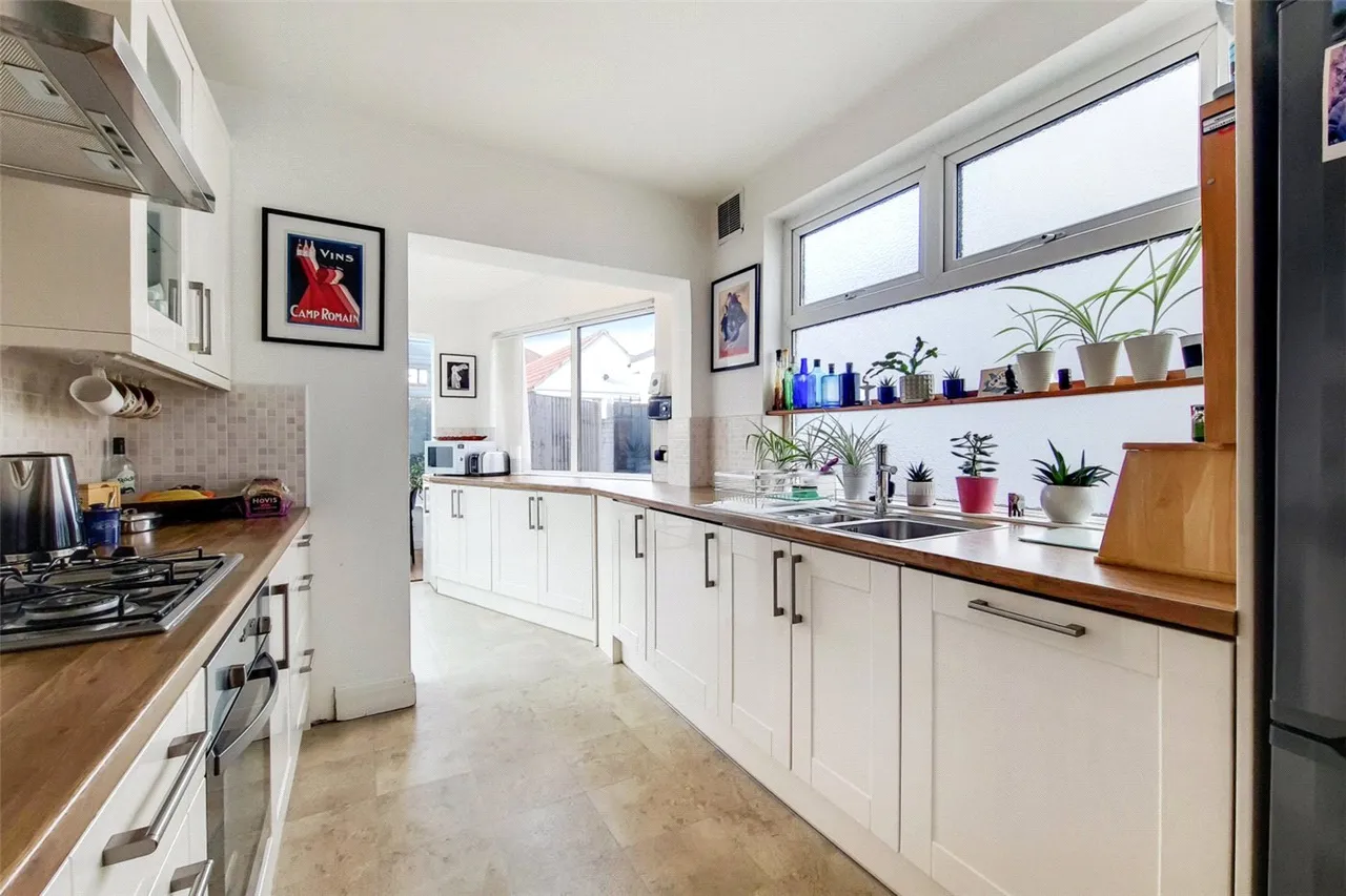 Godfrey Avenue, Twickenham, TW2, photo 2
