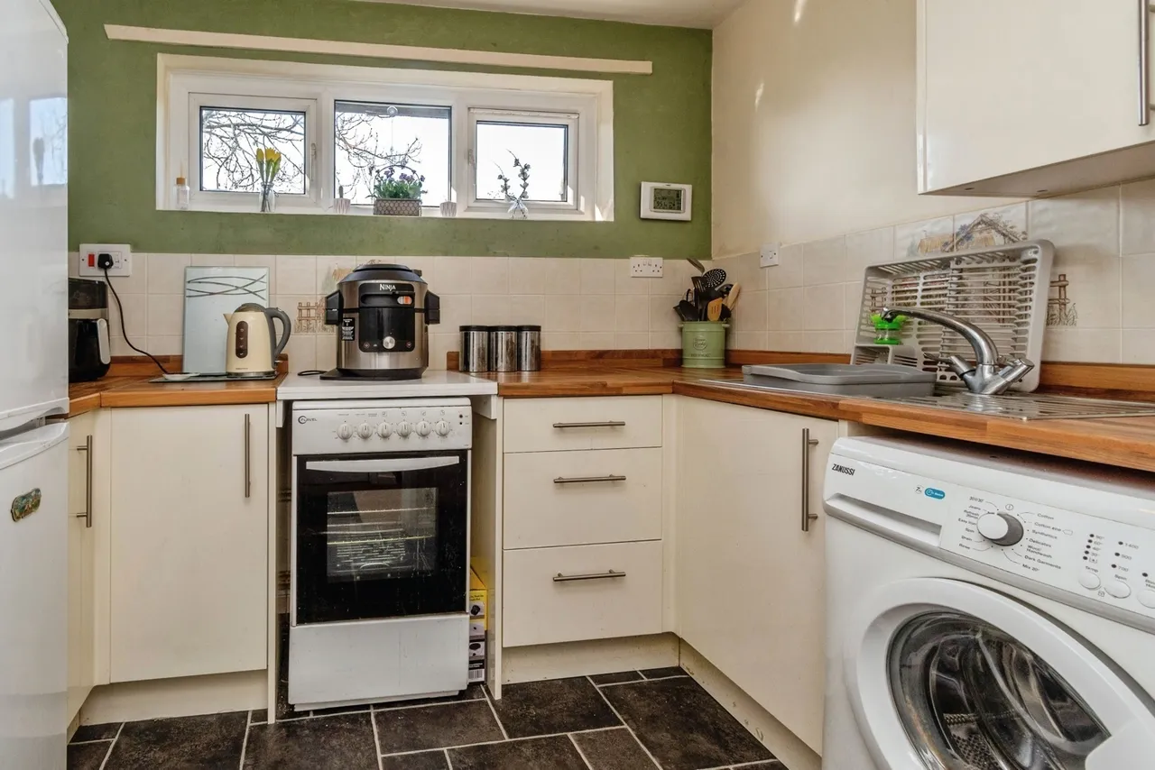 New Penkridge Road, Cannock, Staffordshire, WS11, photo 5