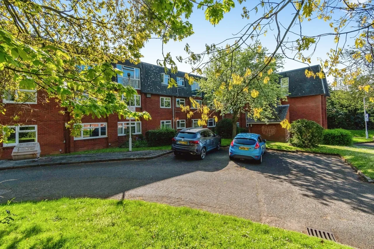 2 bed flat for sale — New Penkridge Road, Cannock, Staffordshire, WS11