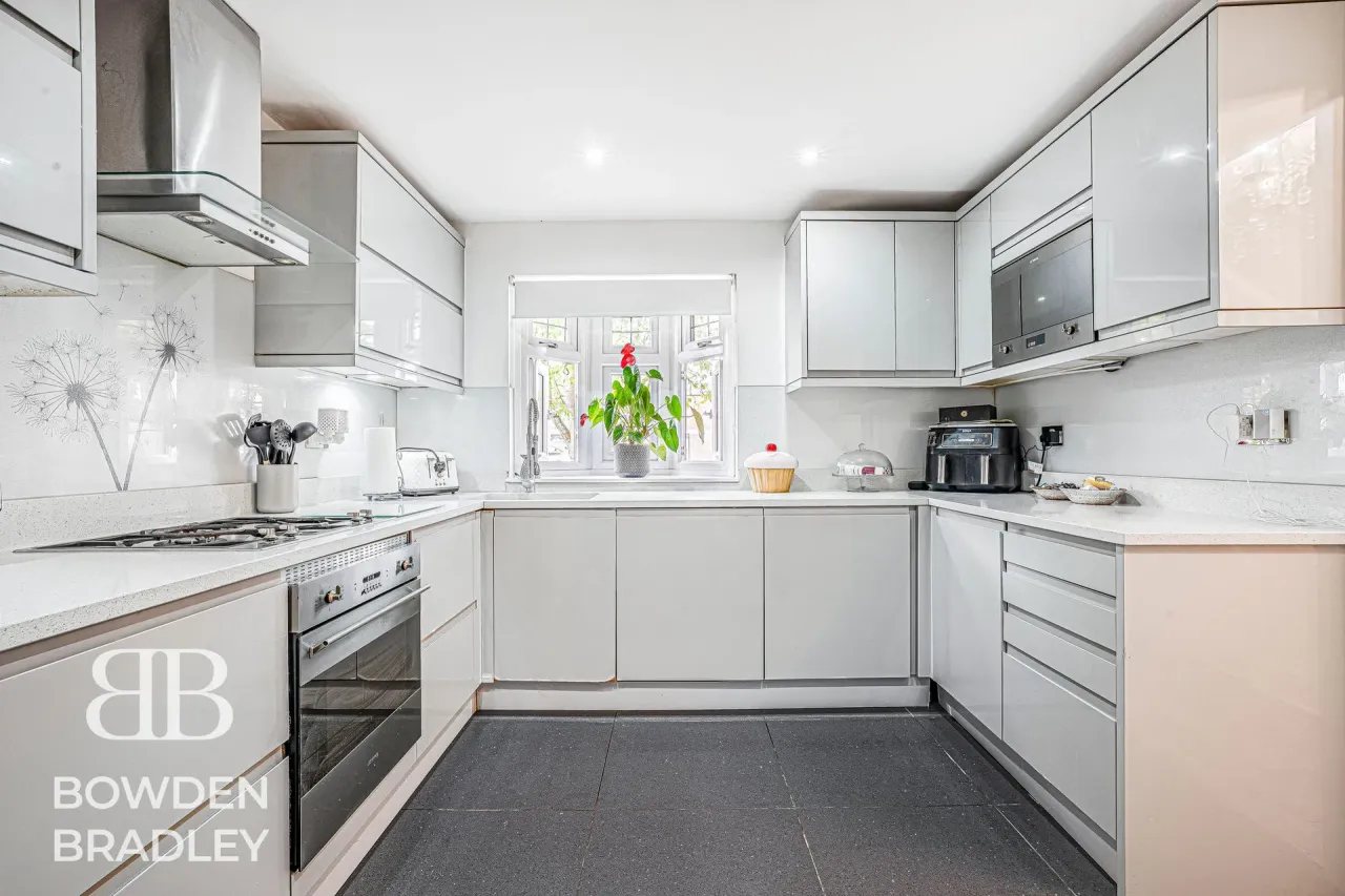 Limes Avenue, Chigwell, IG7, photo 30