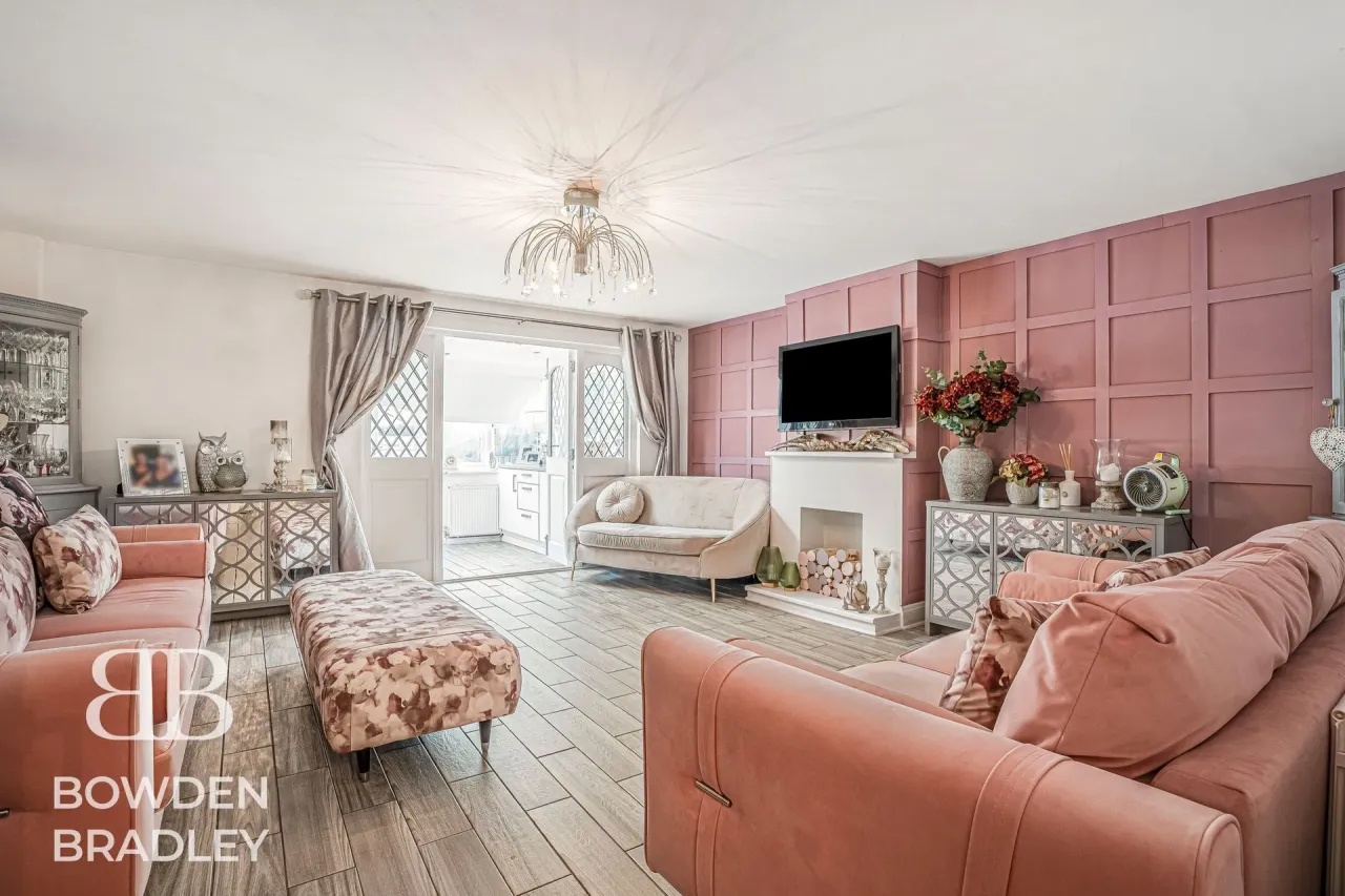 Limes Avenue, Chigwell, IG7, photo 2