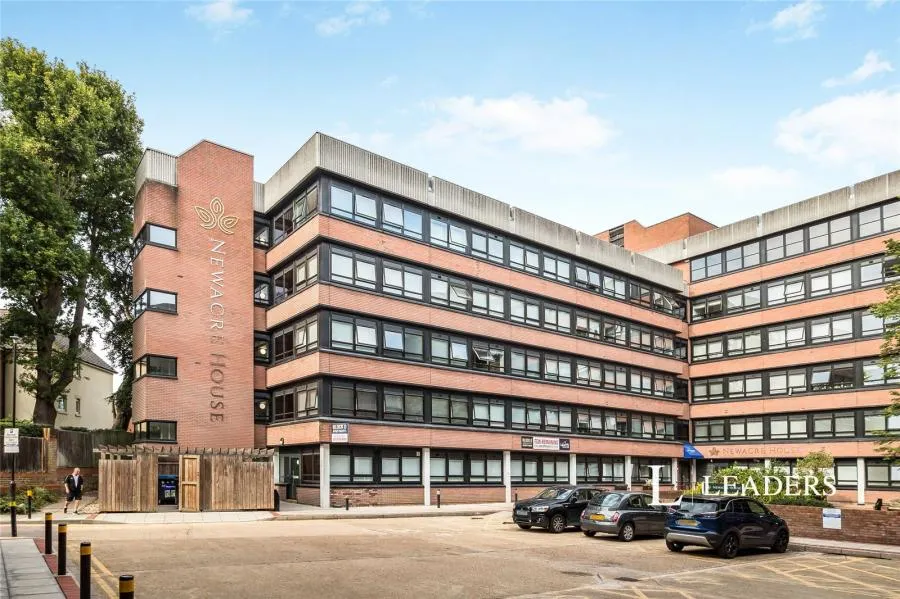 flat to rent, Wood Street, East Grinstead, RH19