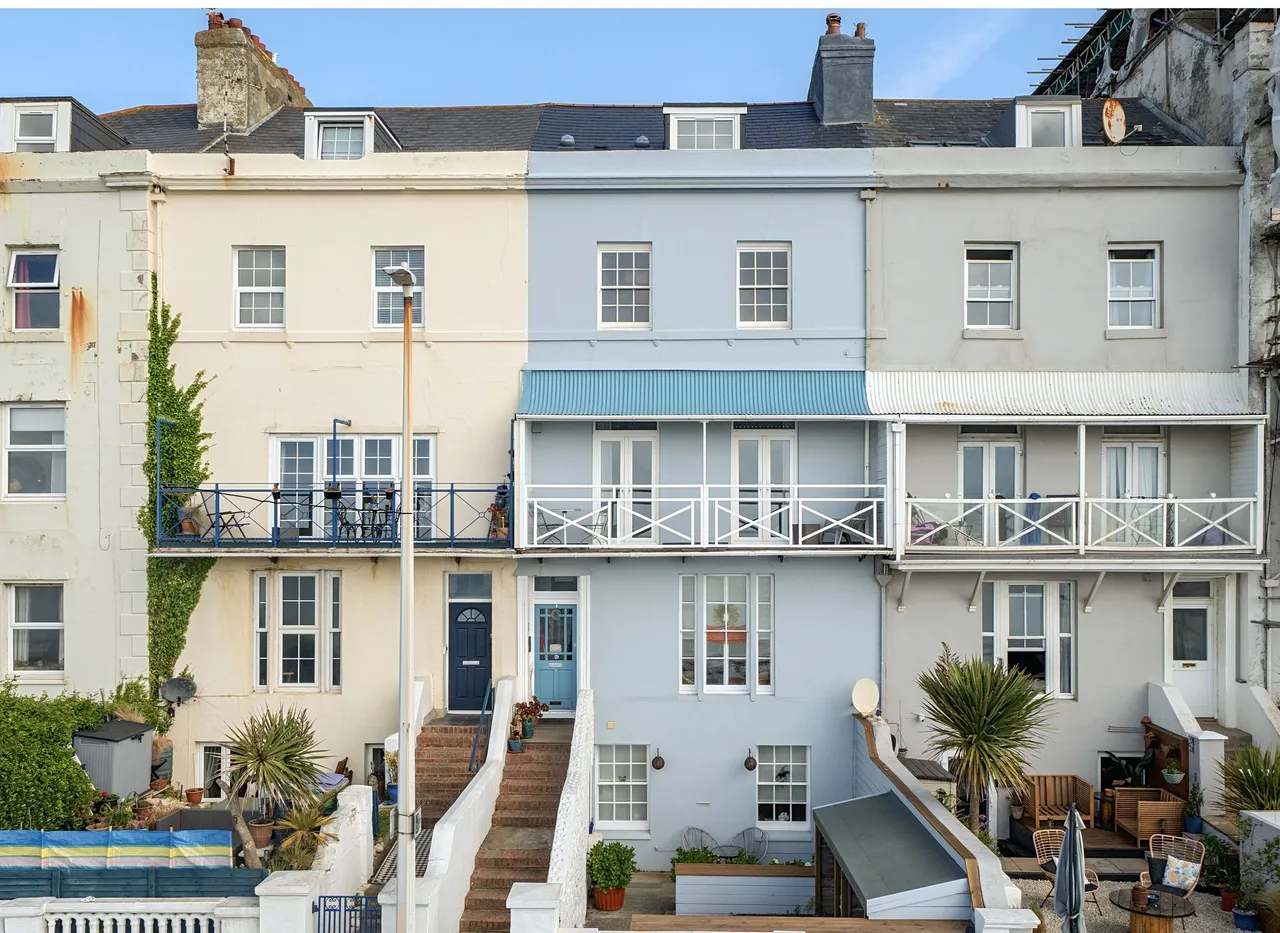 1 bed flat for sale, Wellington Terrace, Sandgate Folkestone, CT20