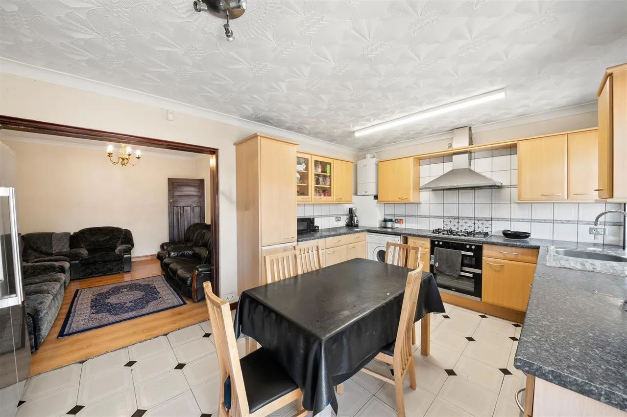 Barrack Road, Hounslow, photo 2
