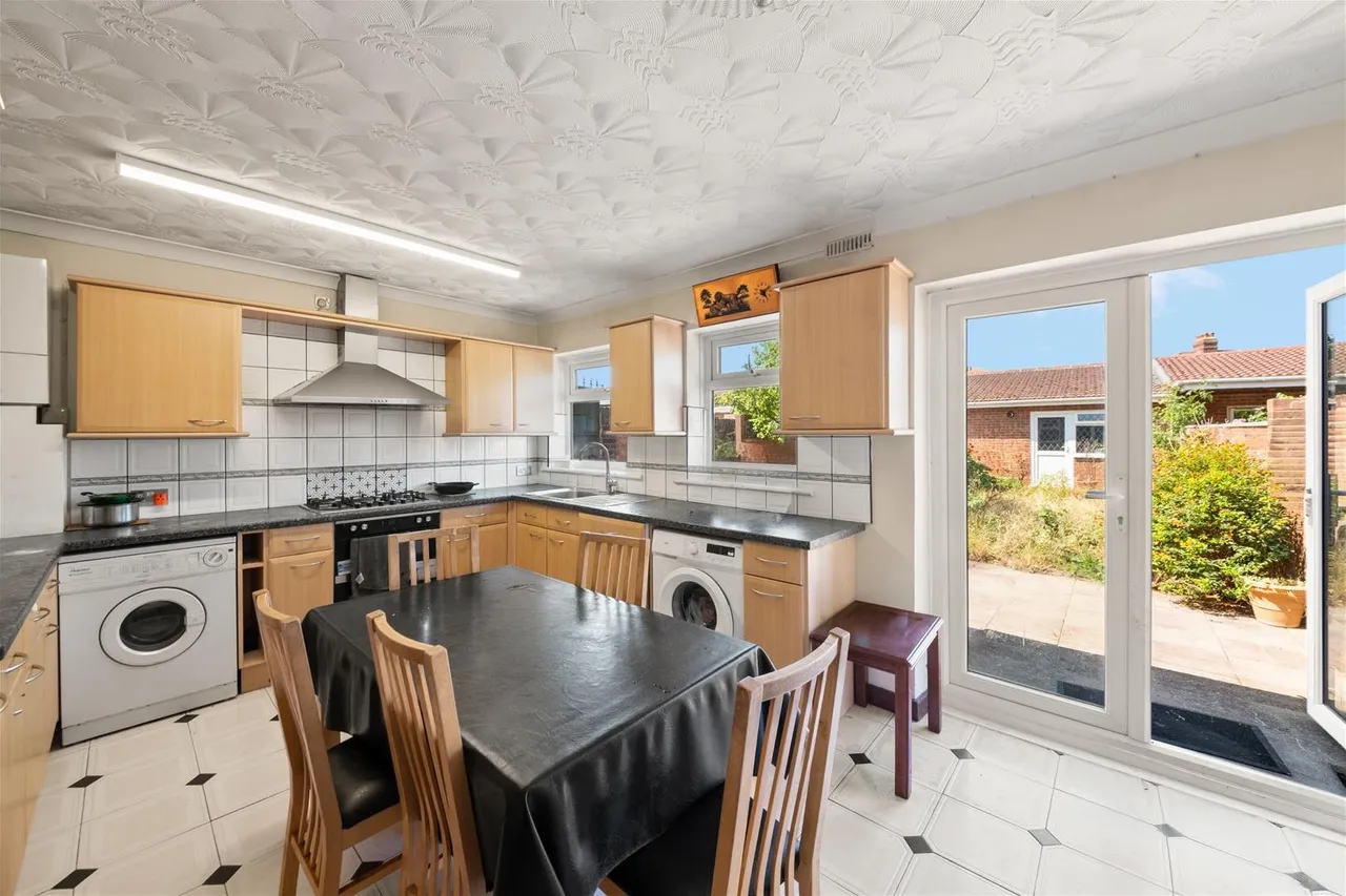 Barrack Road, Hounslow, photo 5