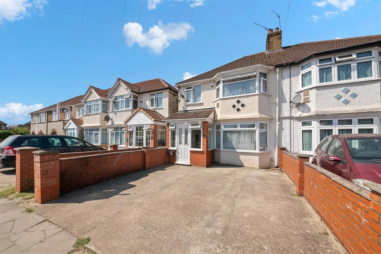 3 bed house for sale — Barrack Road, Hounslow