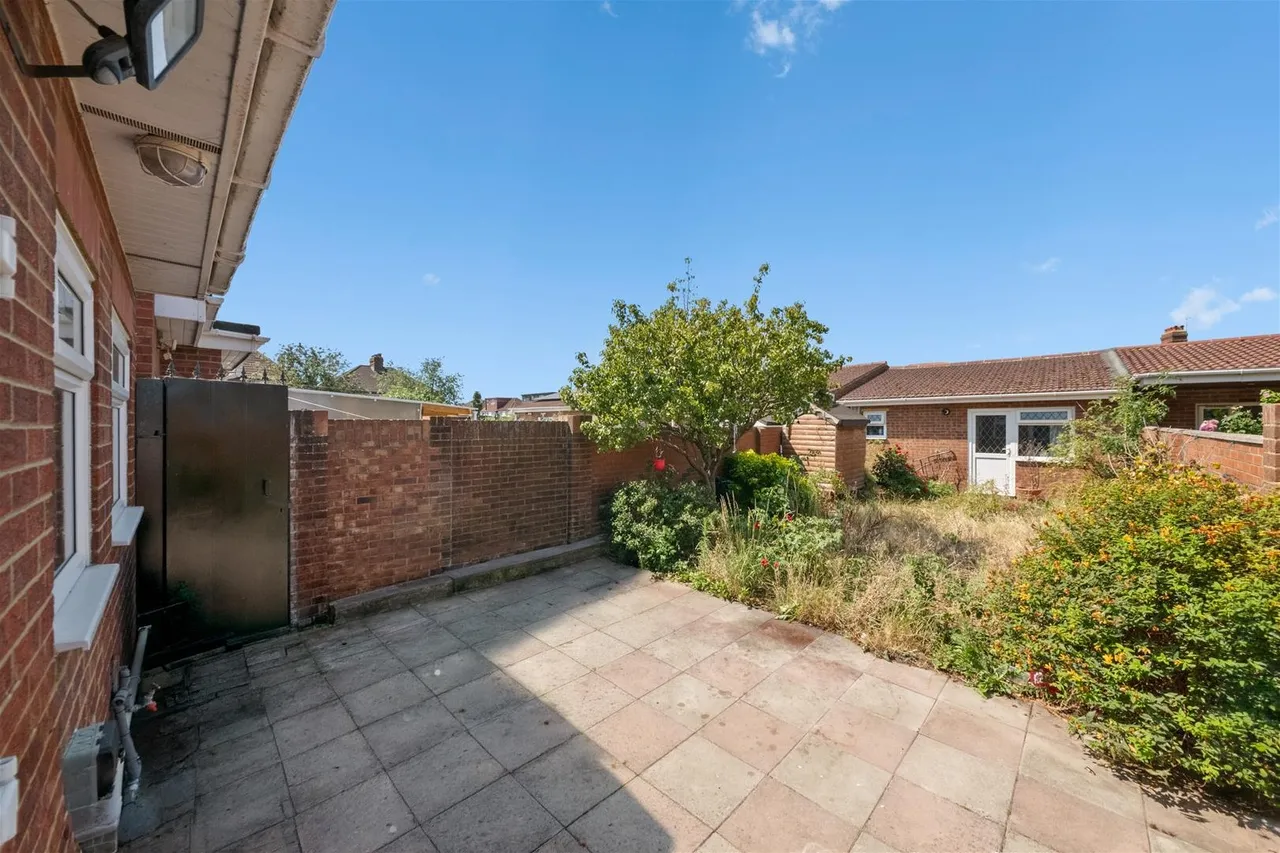 Barrack Road, Hounslow, photo 12