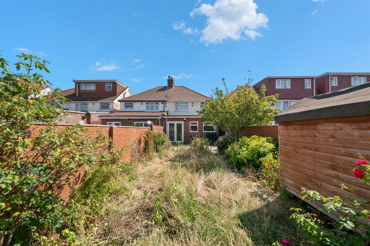 Barrack Road, Hounslow, photo 13