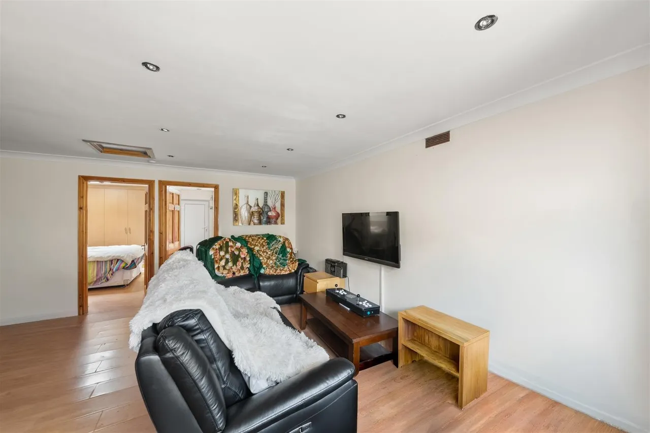 Barrack Road, Hounslow, photo 14