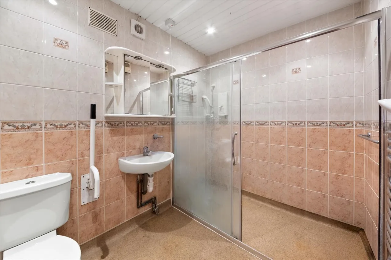 Barrack Road, Hounslow, photo 6