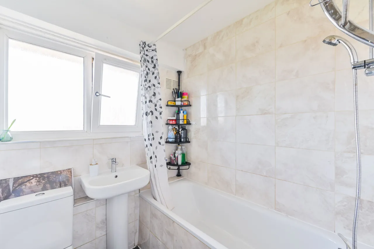 26 Gorefield House, Canterbury Road, London, photo 5