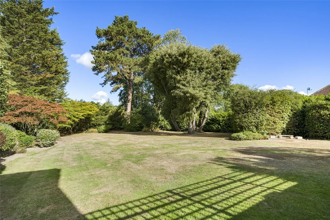 5 bed house to rent, Fairmile Park Road, Cobham, KT11