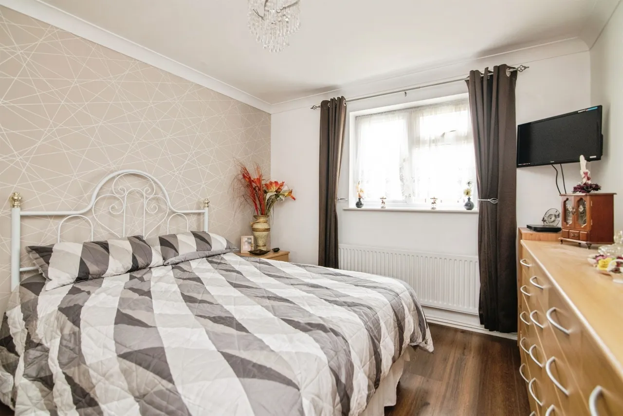 The Pineways, Oldbury, B69, photo 5