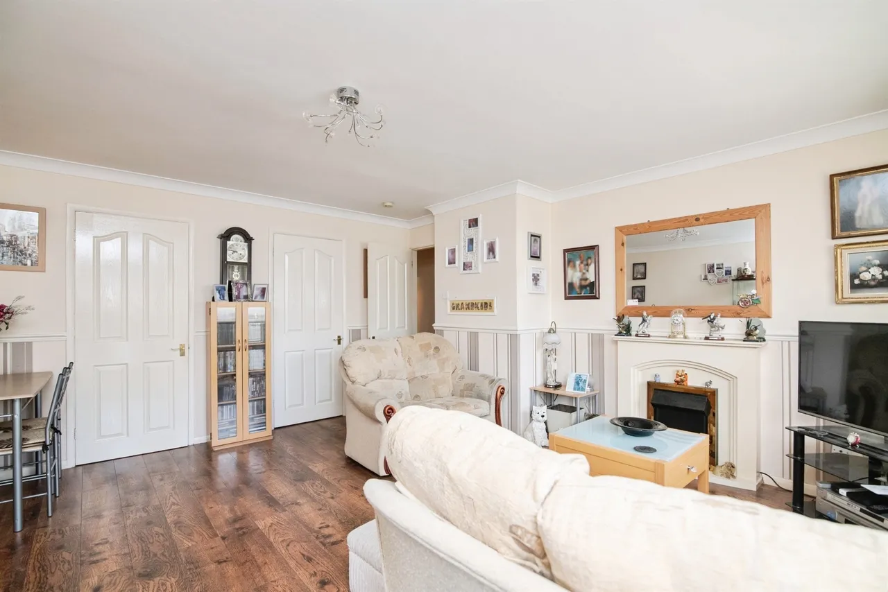 The Pineways, Oldbury, B69, photo 9