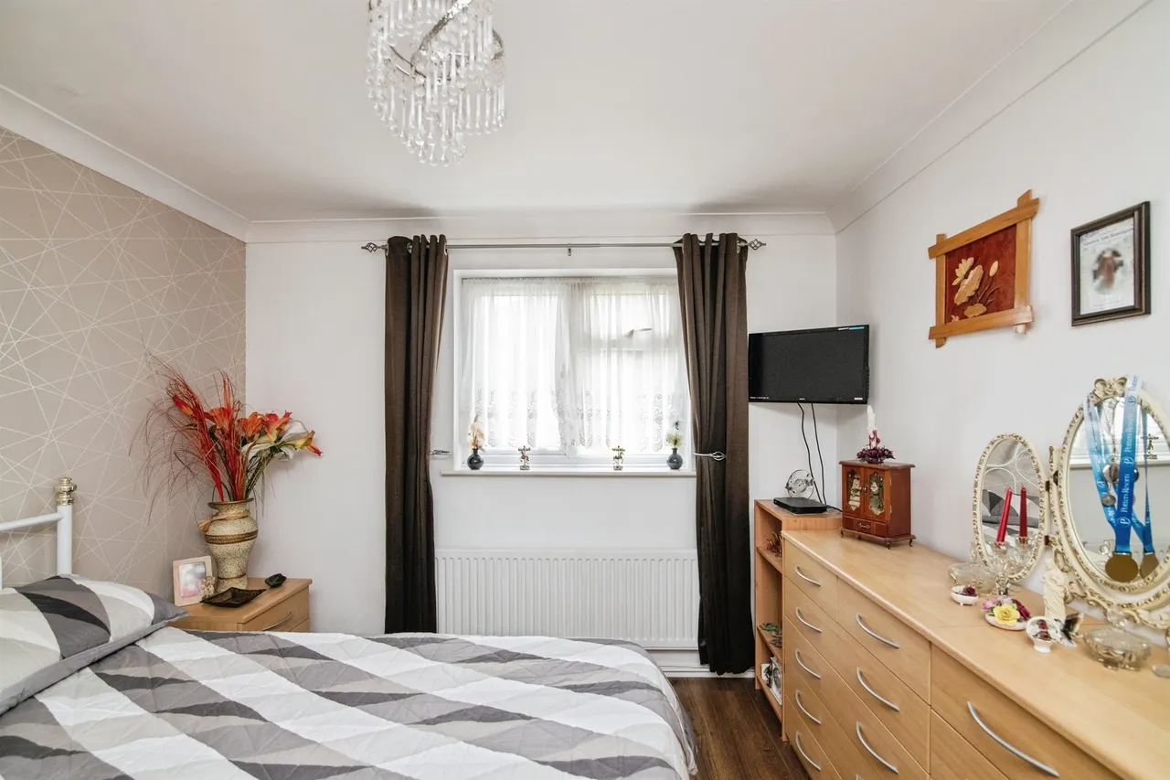 The Pineways, Oldbury, B69, photo 7