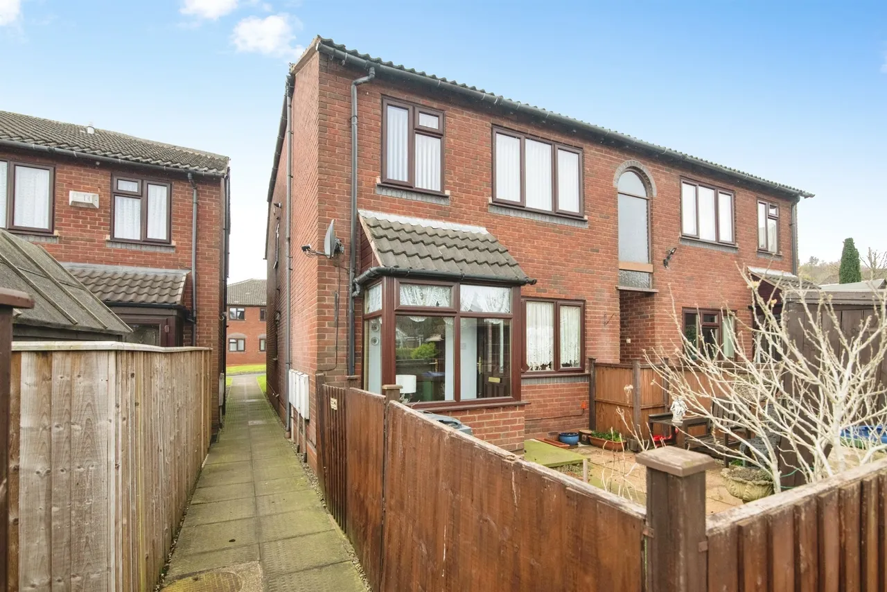 The Pineways, Oldbury, B69, photo 8