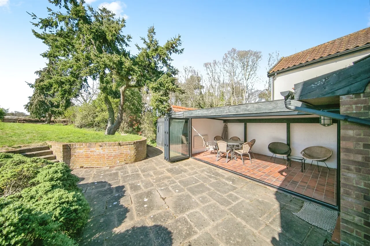 High Corner, Butley, IP12, photo 13