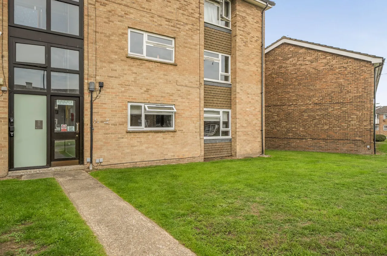 Swanfield Drive, Chichester, PO19, photo 5