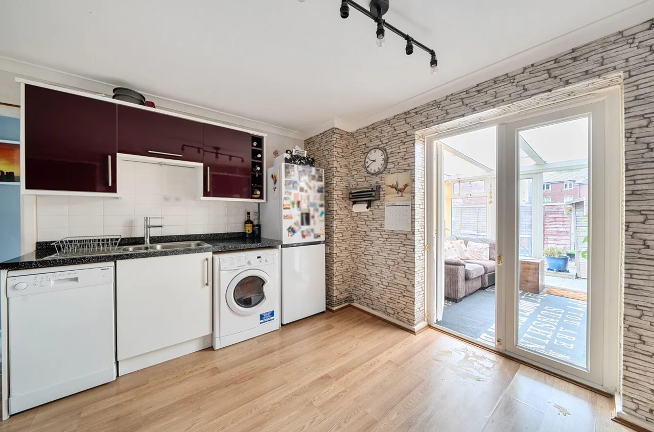 Swanfield Drive, Chichester, PO19, photo 4