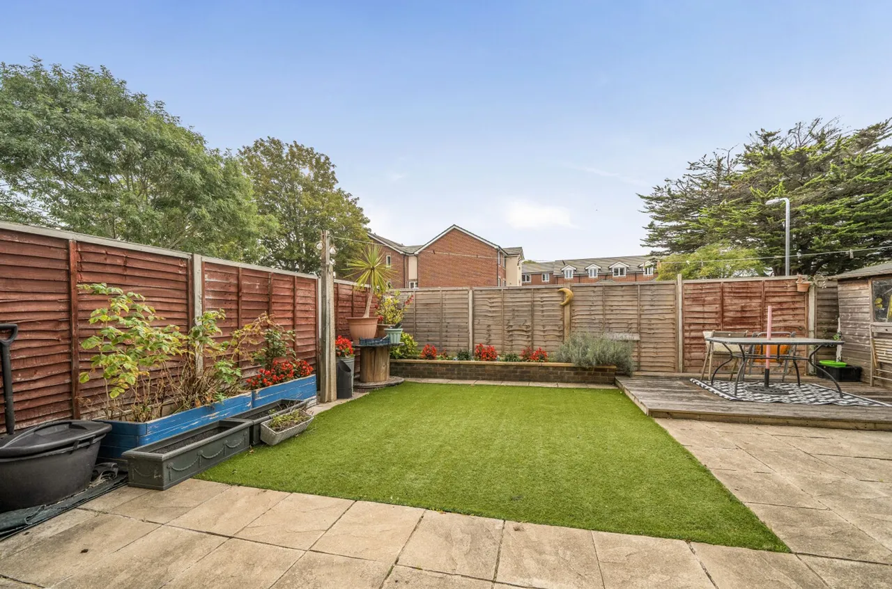 Swanfield Drive, Chichester, PO19, photo 13