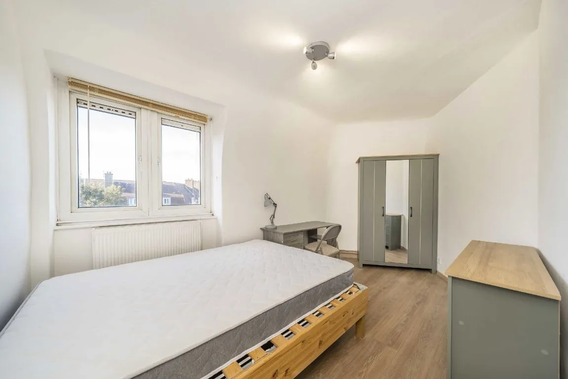 Wandsworth Road, SW8, photo 6